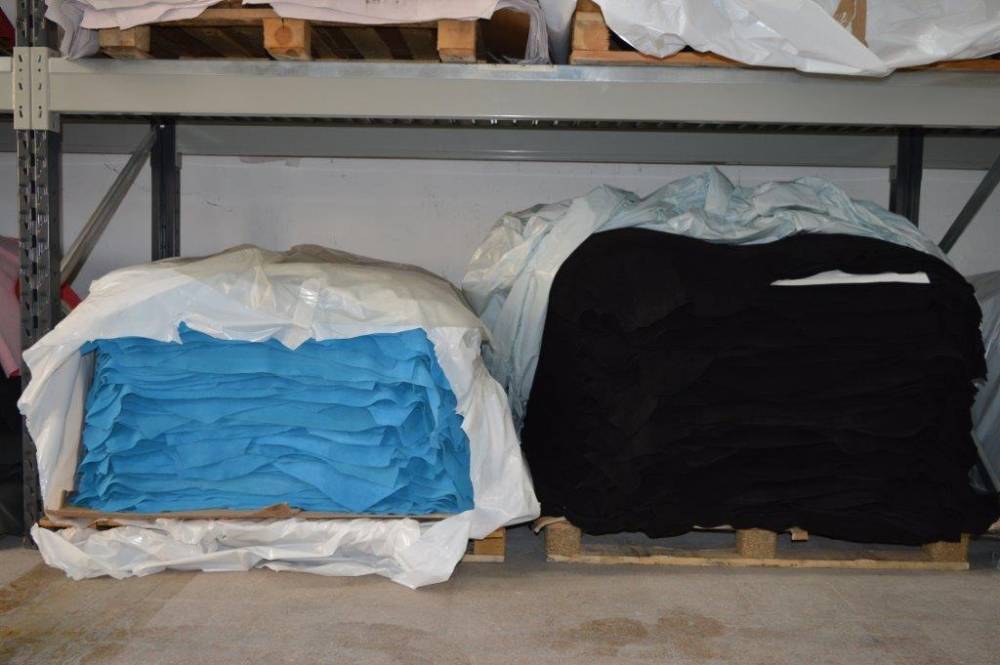 lotti di pellami a stock di crosta scamosciata